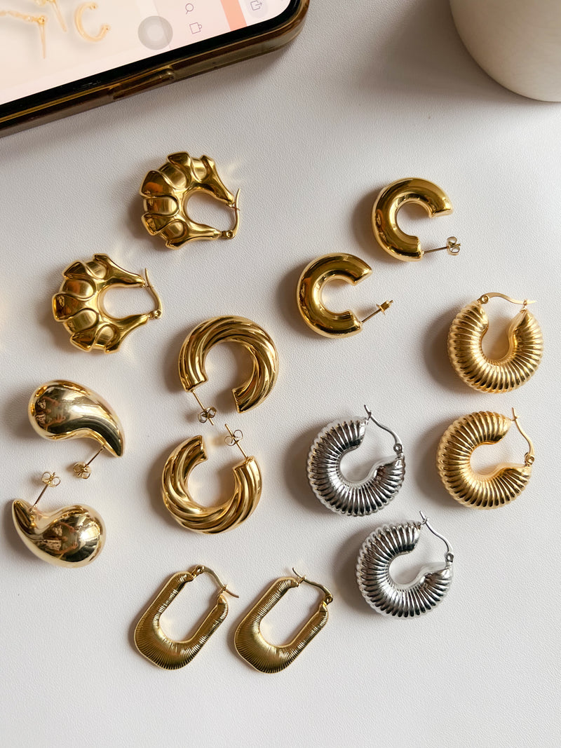 DAZZLE Vintage Shell Gold Round Hoop Earrings