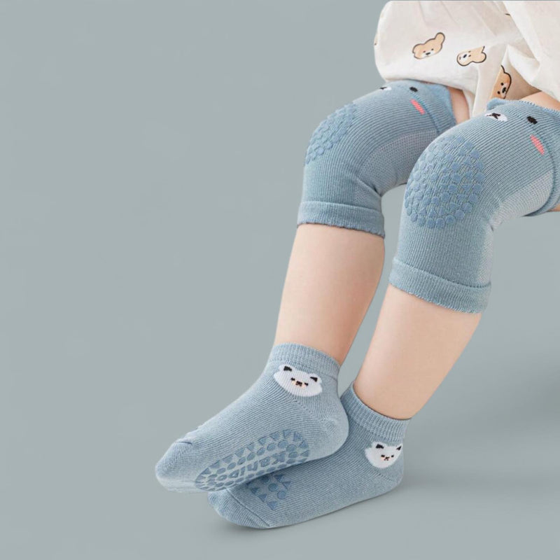 LITTLE DREAMERS Anti- Slip Cute Crawling Knee Pad & Pair of Socks Set