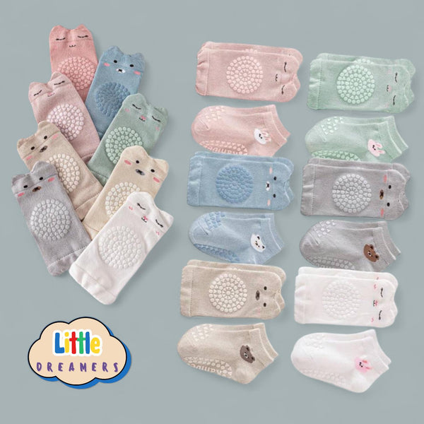 LITTLE DREAMERS Anti- Slip Cute Crawling Knee Pad & Pair of Socks Set